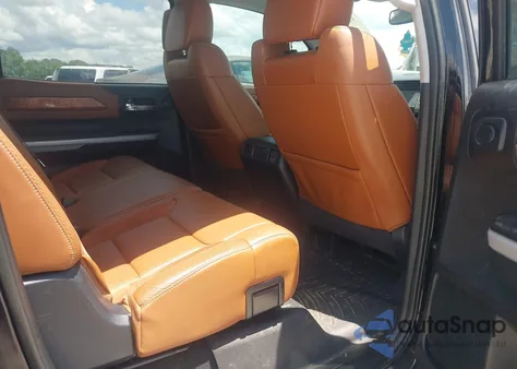 2018 Toyota Tundra 1794 5.7L V8 z USA, uszkodzony, nr VIN 5TFAW5F19JX685740